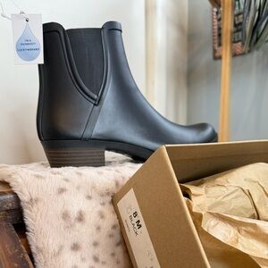 Lucky Brand “Bunita” Sleek Leather Black Boots Rain Boot New